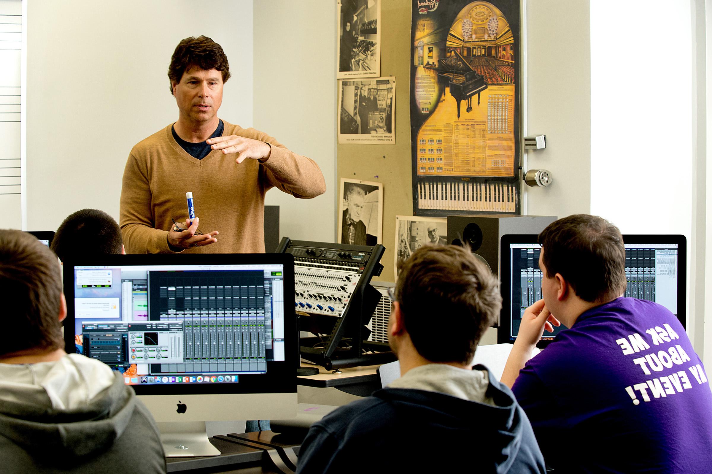 Cope Music Hall Electronic Keyboard and Computer Classroom